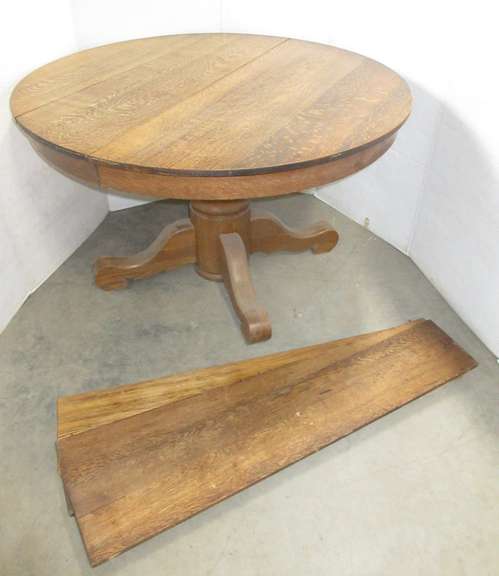 Antique Oak Pedestal Table with (3) Leaves