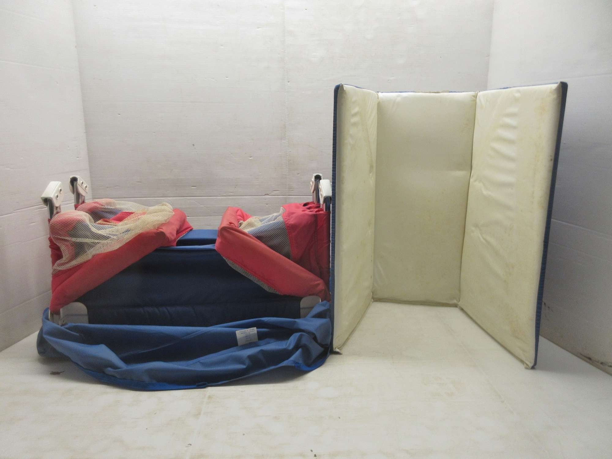 Albrecht Auctions Fisher Price 3in1 Travel Tender, Pack 'n Play