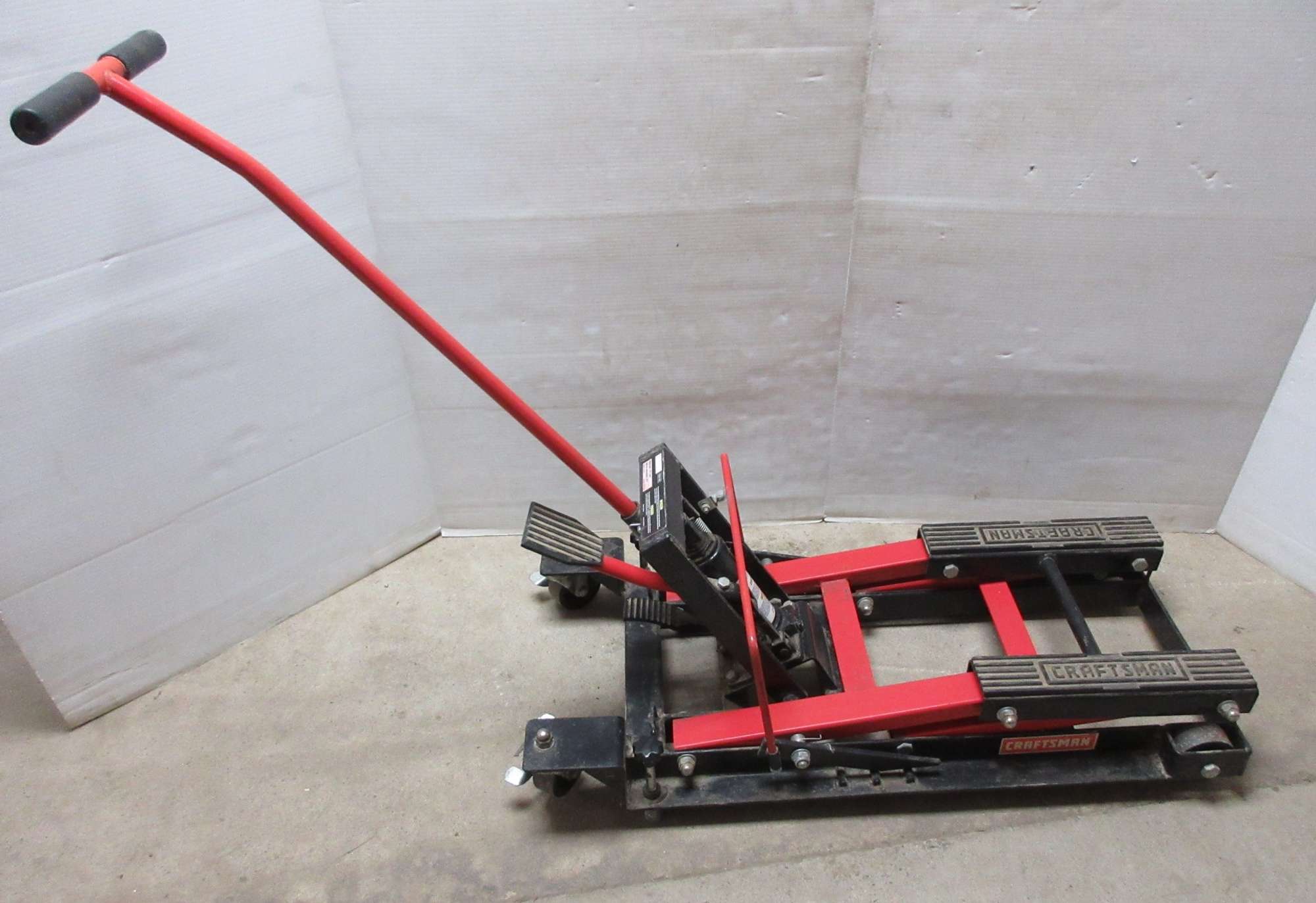 Albrecht Auctions | Craftsman Motorcycle/ATV Hydraulic Jack, 1500 lb