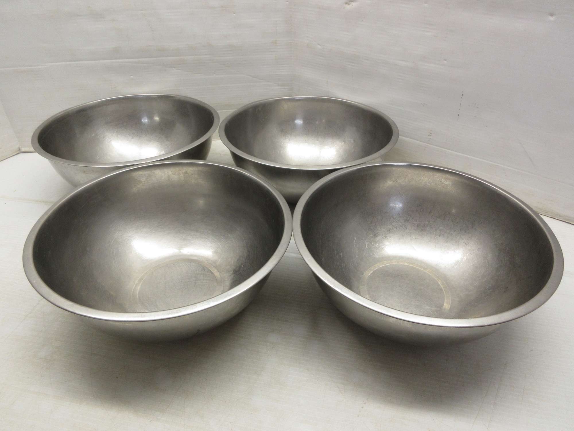 Albrecht Auctions (4) Large Stainless Steel Mixing Bowls, Restaurant