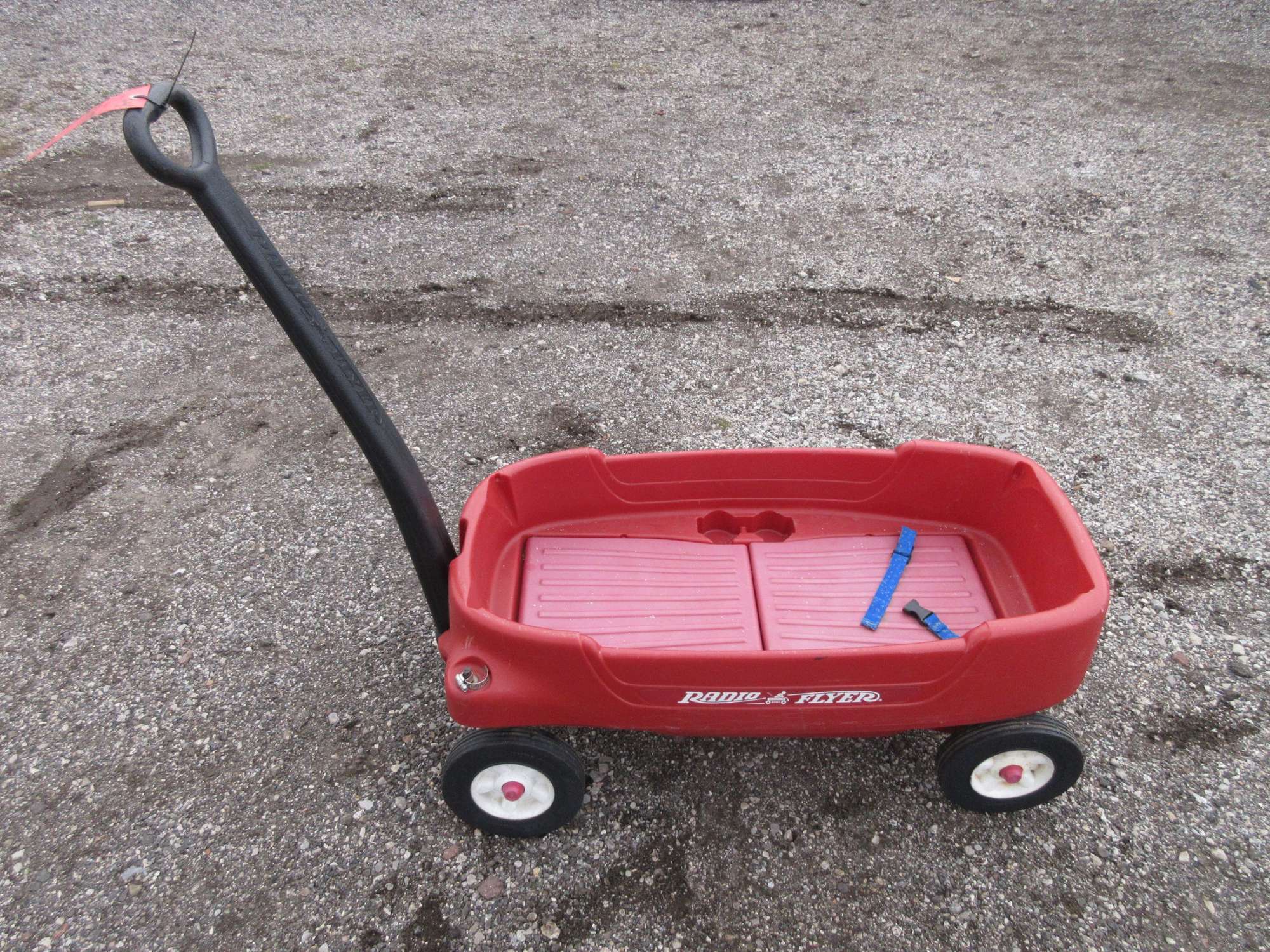 Albrecht Auctions Radio Flyer Plastic Wagon