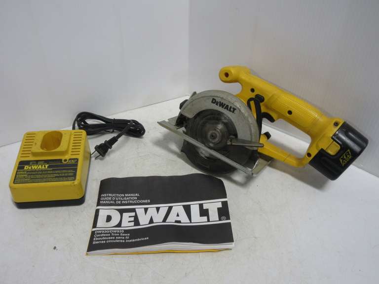 DeWALT Cordless Trim Saw, No. DW930 with 5 1/4" Carbide Blade