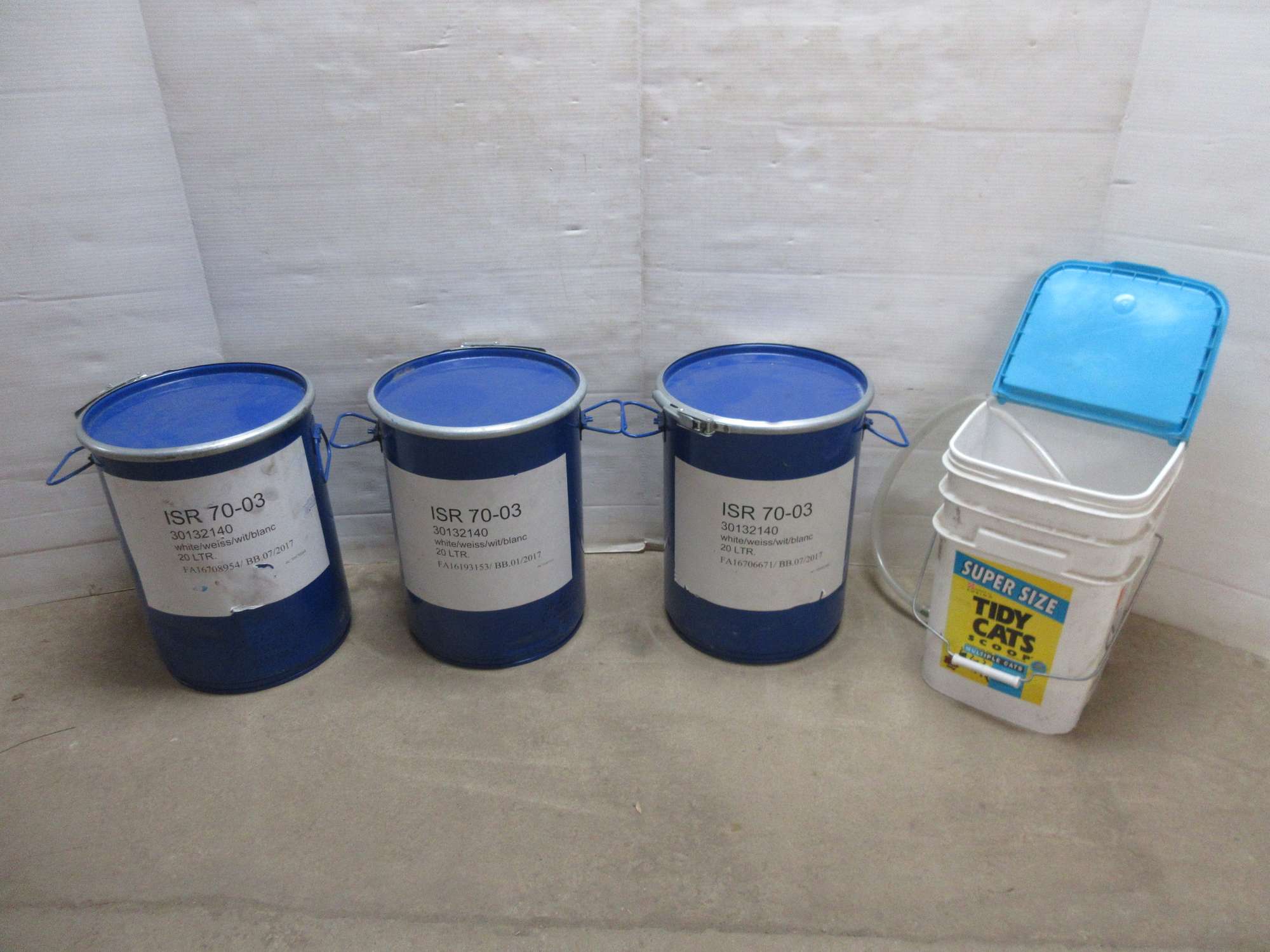 Albrecht Auctions Homemade Sandblaster with (3) Blue 20Liter Containers