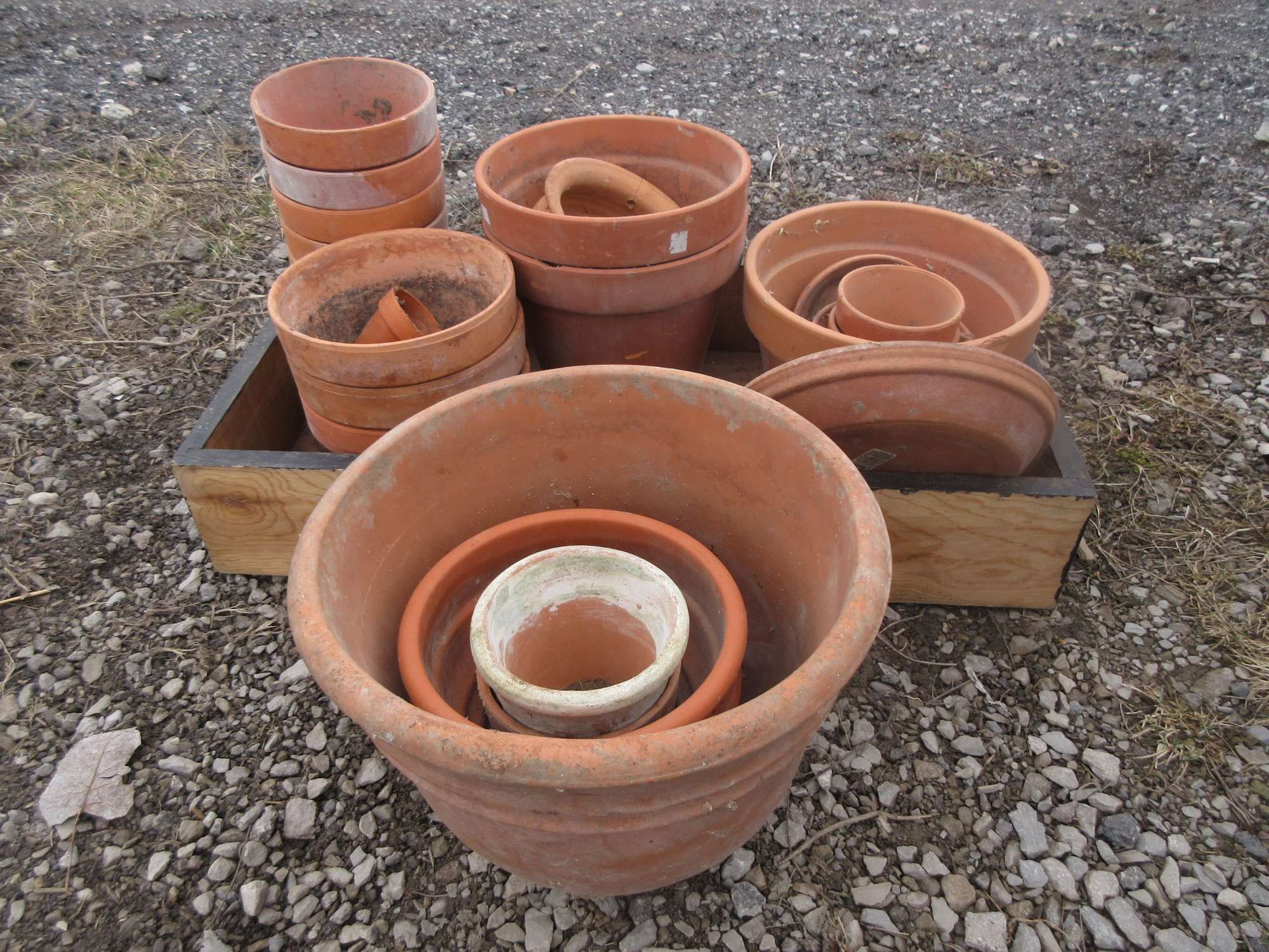 Albrecht Auctions (32) Clay Pots, Saucers, and Decorative Pots