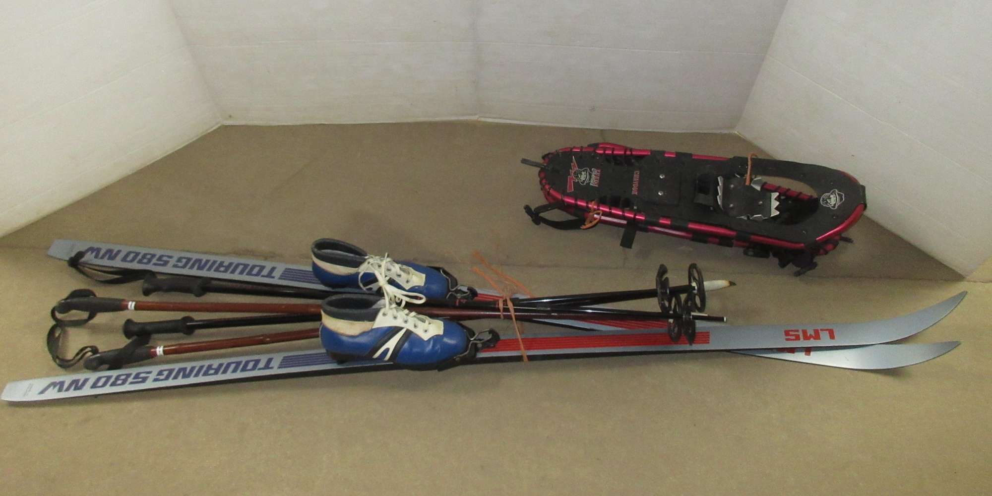 Albrecht Auctions Women's Cross Country Skis, Touring 580 NW, Made in