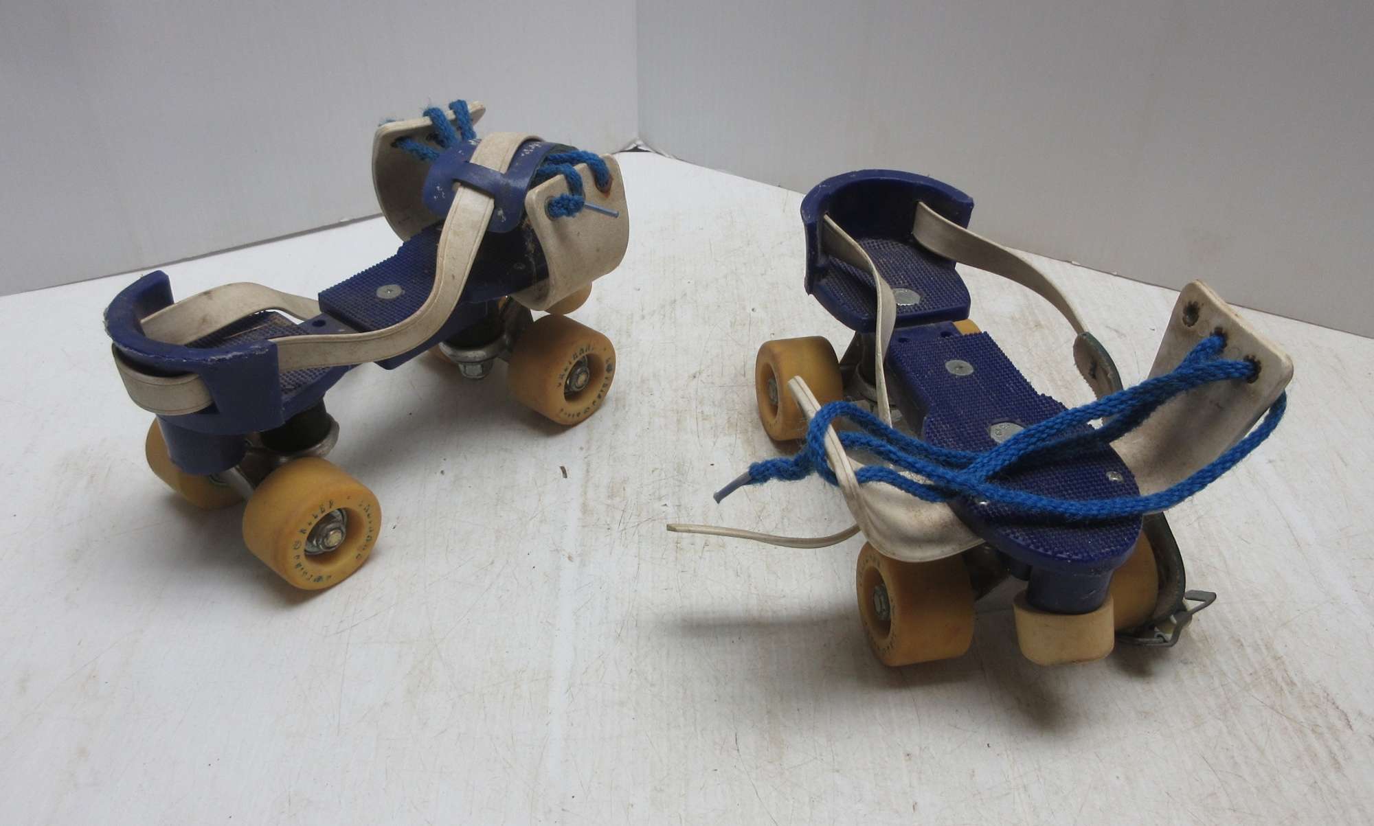 Albrecht Auctions Old Adjustable Roller Skates