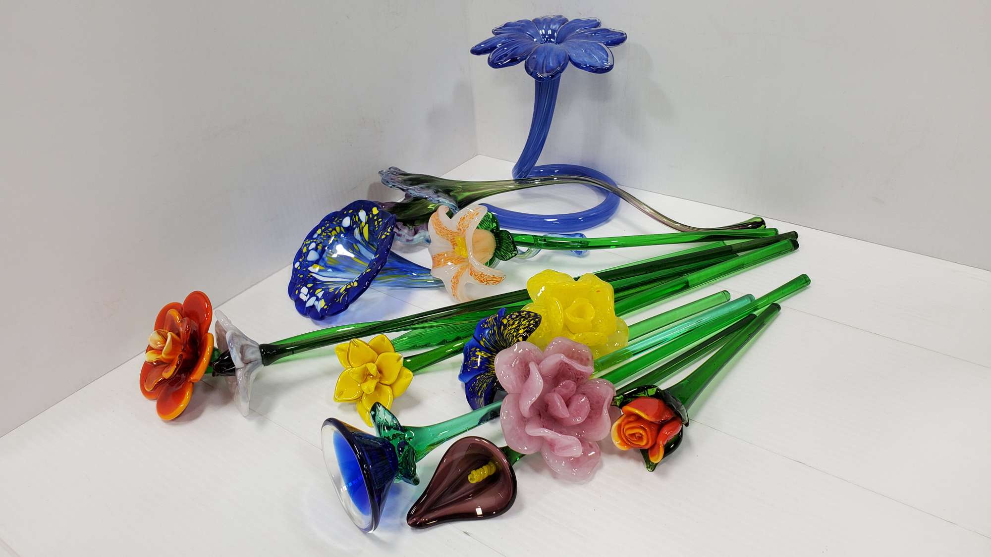 Albrecht Auctions (12) Hand/Mouth Blown Glass Flowers, Most are