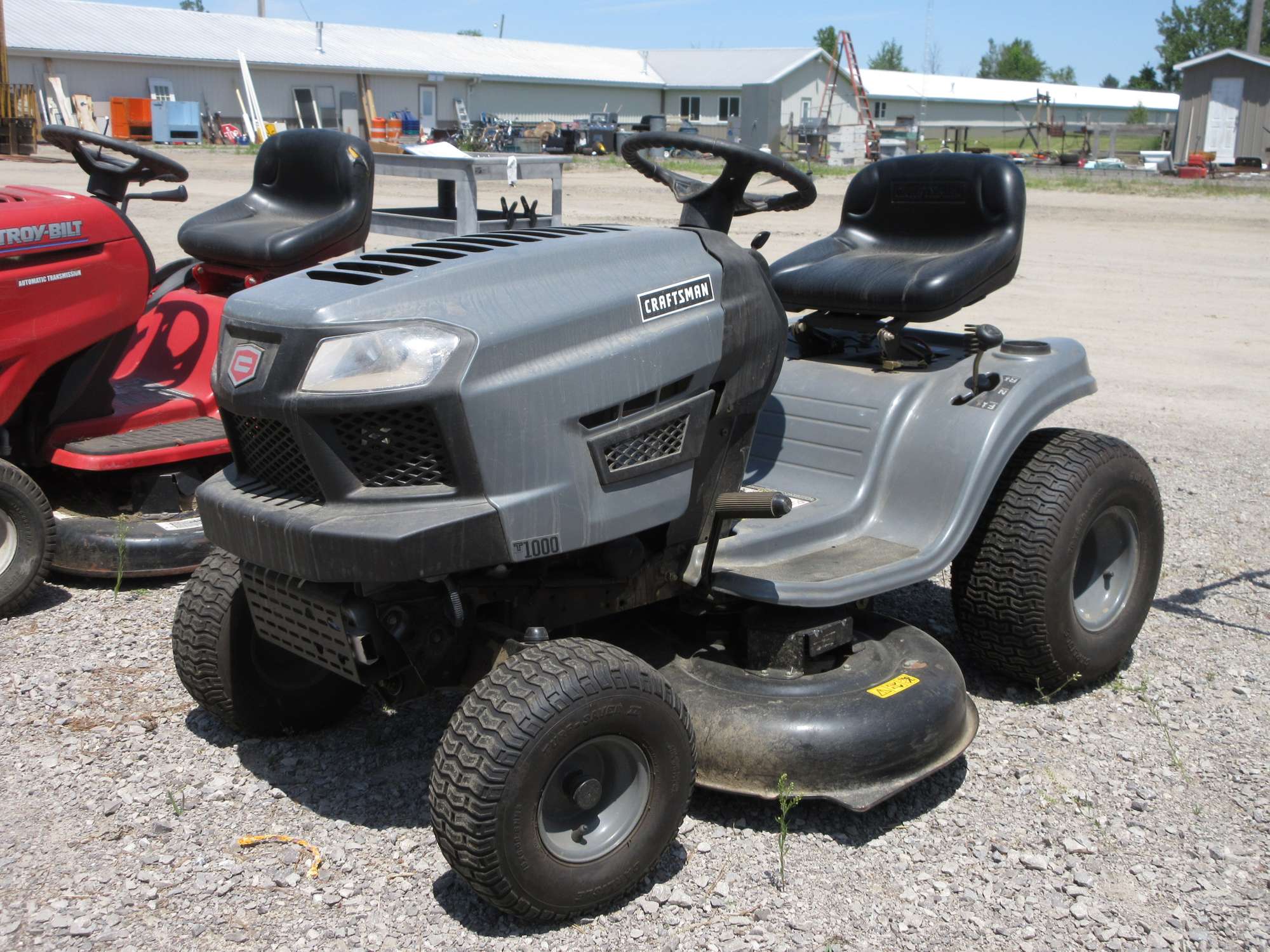 Albrecht Auctions Craftsman T1000 Lawn Tractor with 42" Deck, Keys in