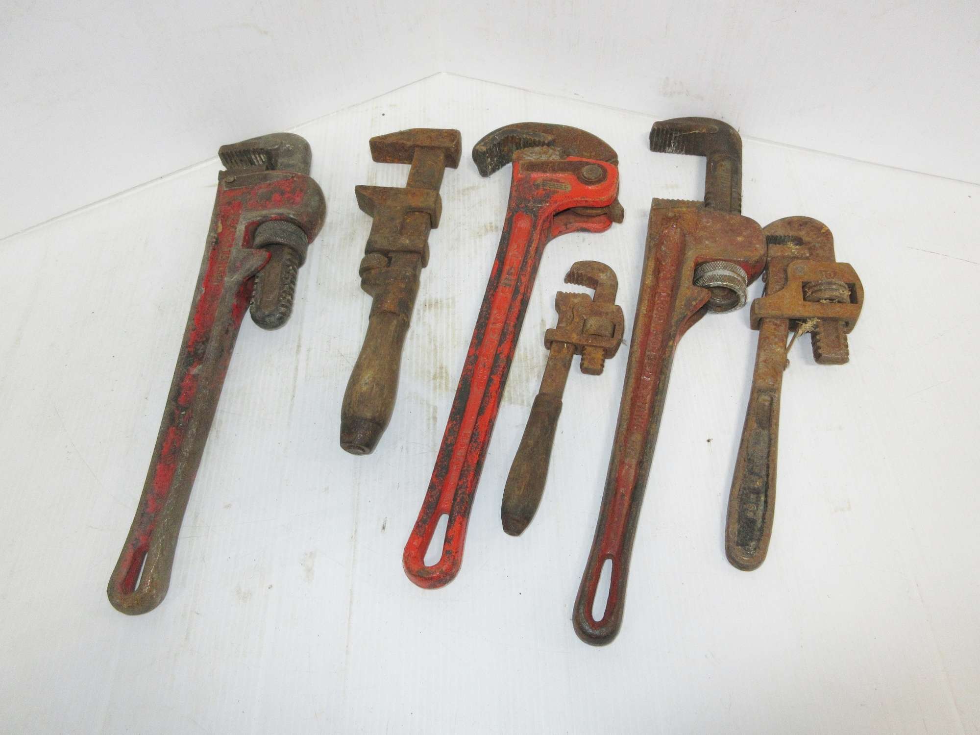 Albrecht Auctions (6) Older Pipe Wrenches and an Older Socket Handle