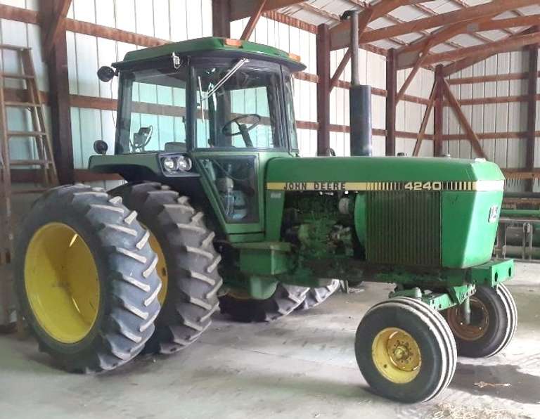 John Deere 4240 Tractor, 2-Hydraulics, Quad Range, Field Ready