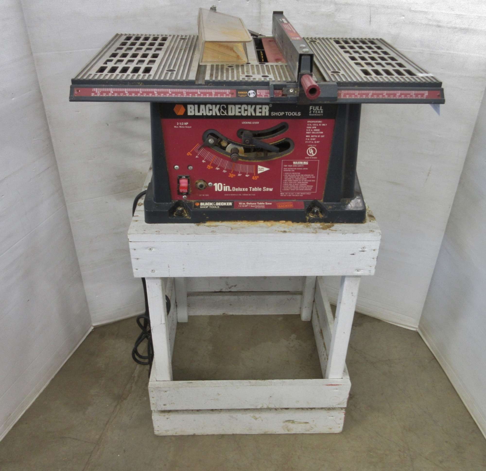 Albrecht Auctions Black & Decker 10" Table Saw on Wood Stand