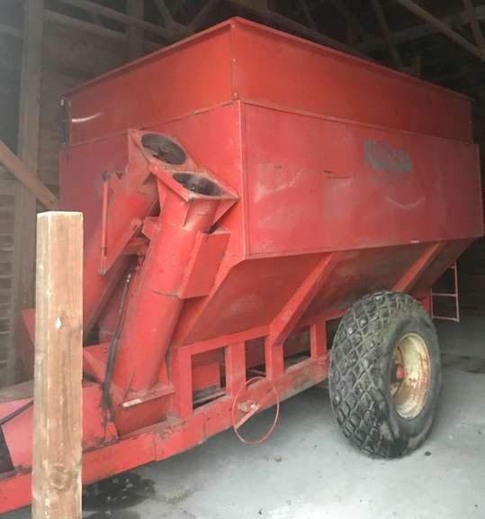 Killbros 800 Grain Cart, 450-Bushel, New Augers and Beaning Two Years Ago