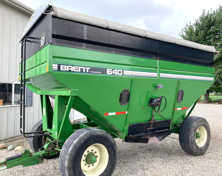 Brent 640 Gravity Wagon, 425/65-22.5 Tires, Lights, Brakes, Shur-Lok Tarp