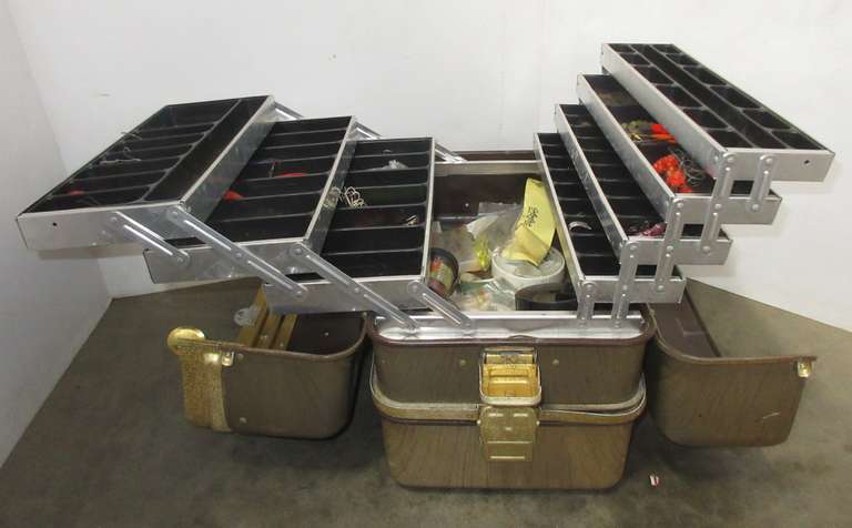 Vintage 1950s or Older Fishing Tackle Box, UMCO 850W from Watertown, MN, Has Flat, Head, Spoon, Line, and Reel