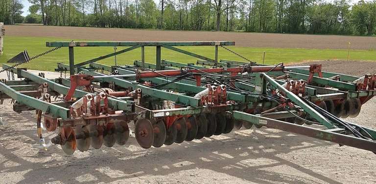 Glencoe 21' Soil Finisher, 5-Bar Spike, Rear Hitch and Hydraulics, New Knock-On Sweeps with 50 Acres on Them, Field Ready