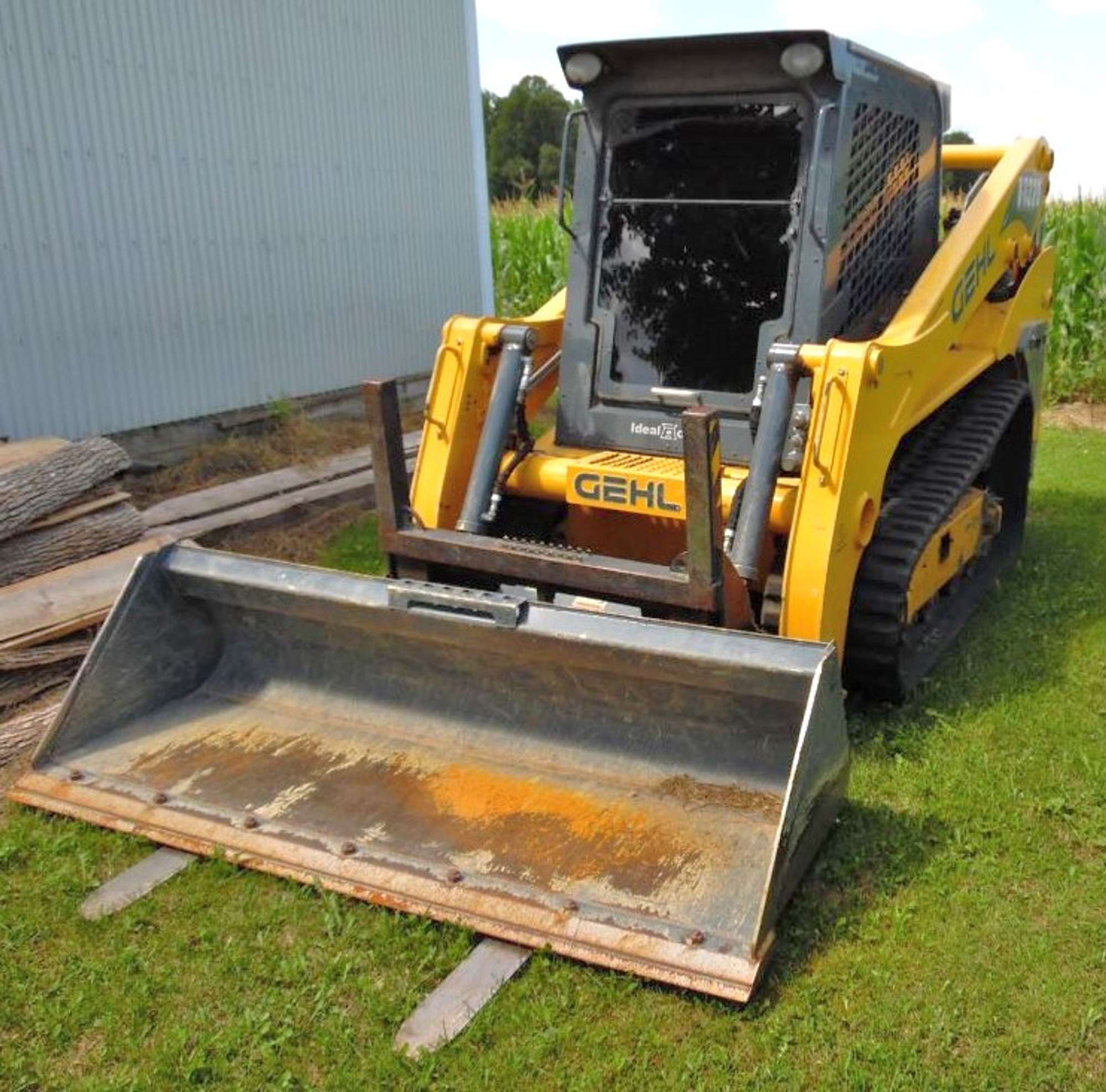Albrecht Auctions | 2018 Gehl VT320 Track Loader, (18xx Hours), Cab ...
