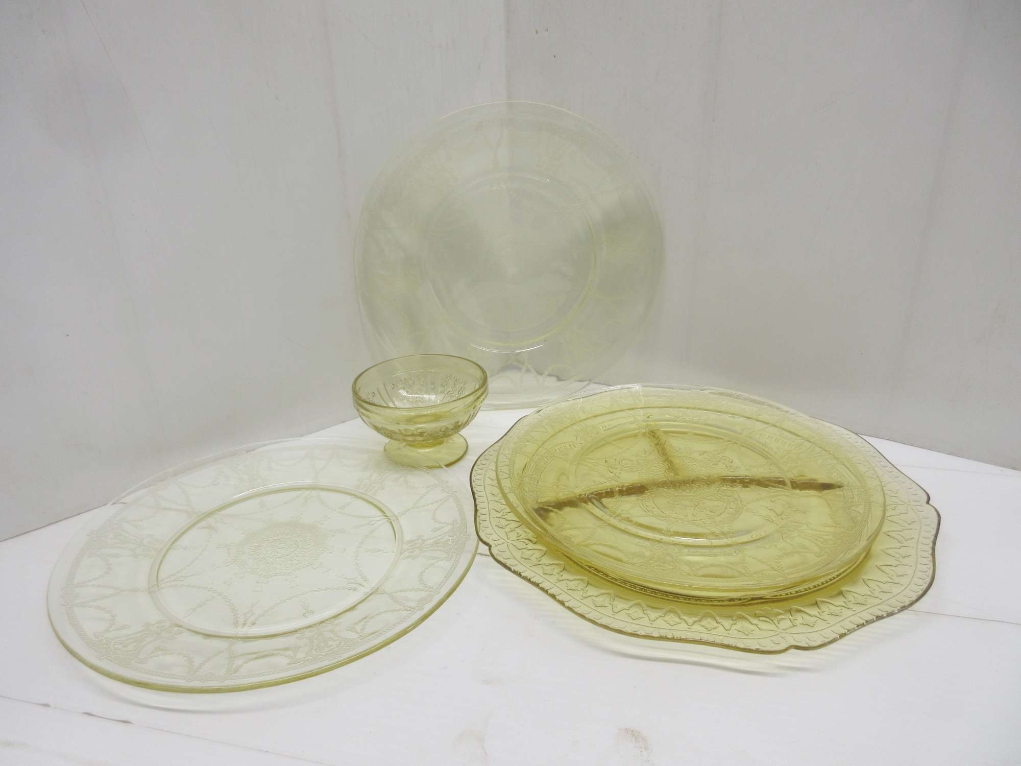 Albrecht Auctions (5) Pieces of Yellow Depression, Includes Grill