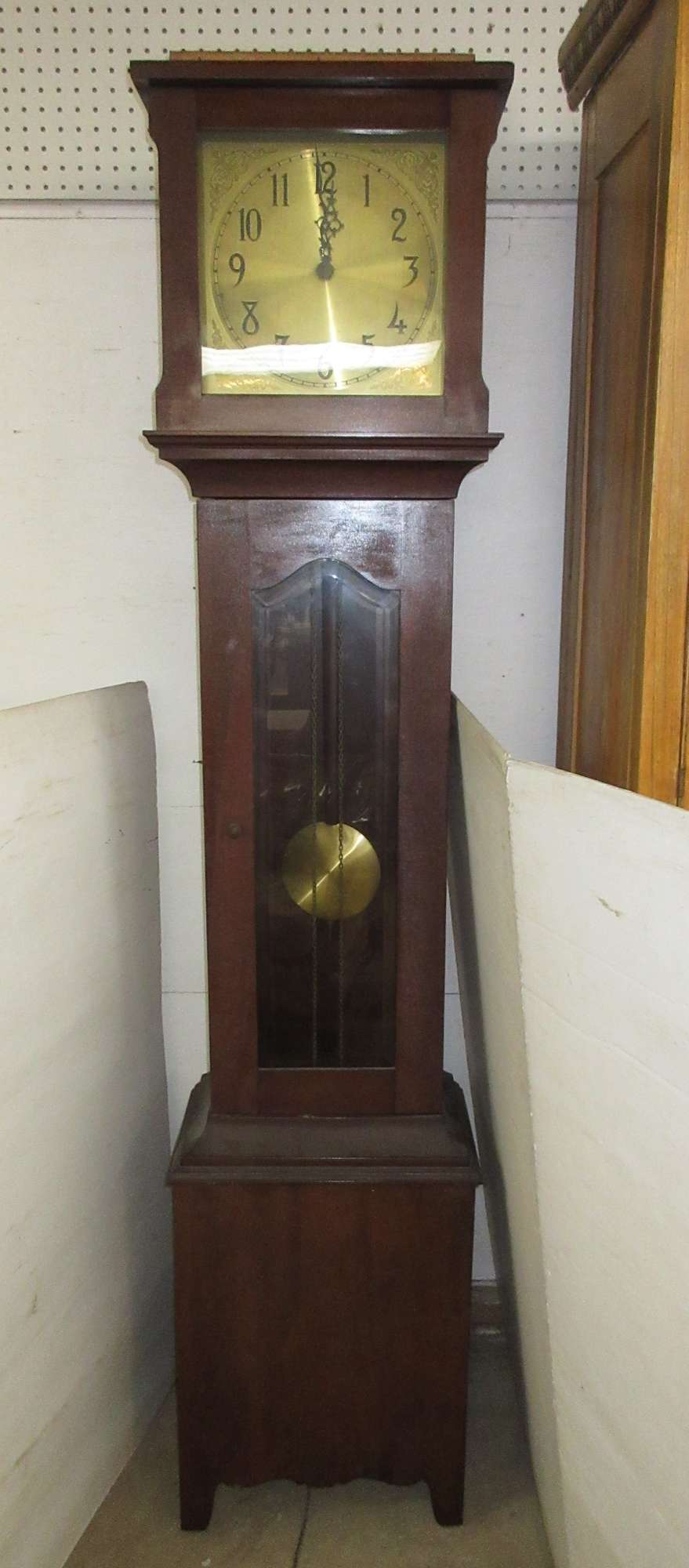 Albrecht Auctions Colonial Mfg. Grandfather Clock 