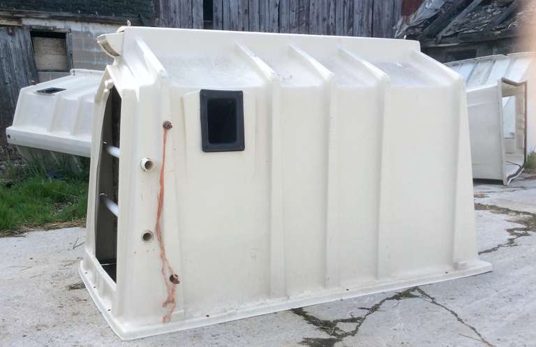 Calf Tel Hutch, Good Condition, NOTE: You are placing a Bid by the Hutch, Must Purchase a Minimum of 2-Hutches (Can Purchase up to 5)