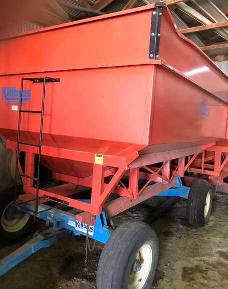 Killbros 350 Gravity Wagon on 10-Ton Running Gear, Has a Dented Extension (See Picture), You are Bidding on One Wagon