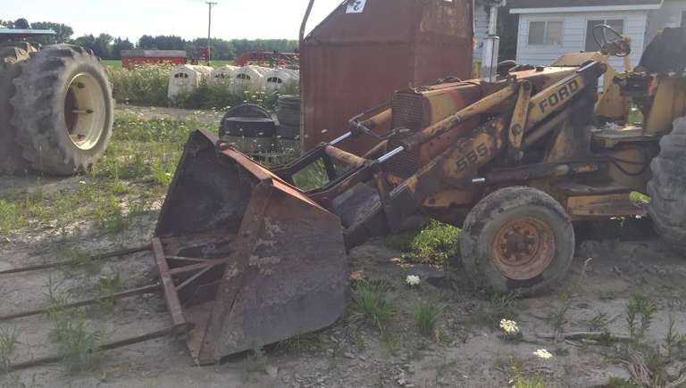 Ford 555 Loader Tractor with Big Bucket, Runs Well