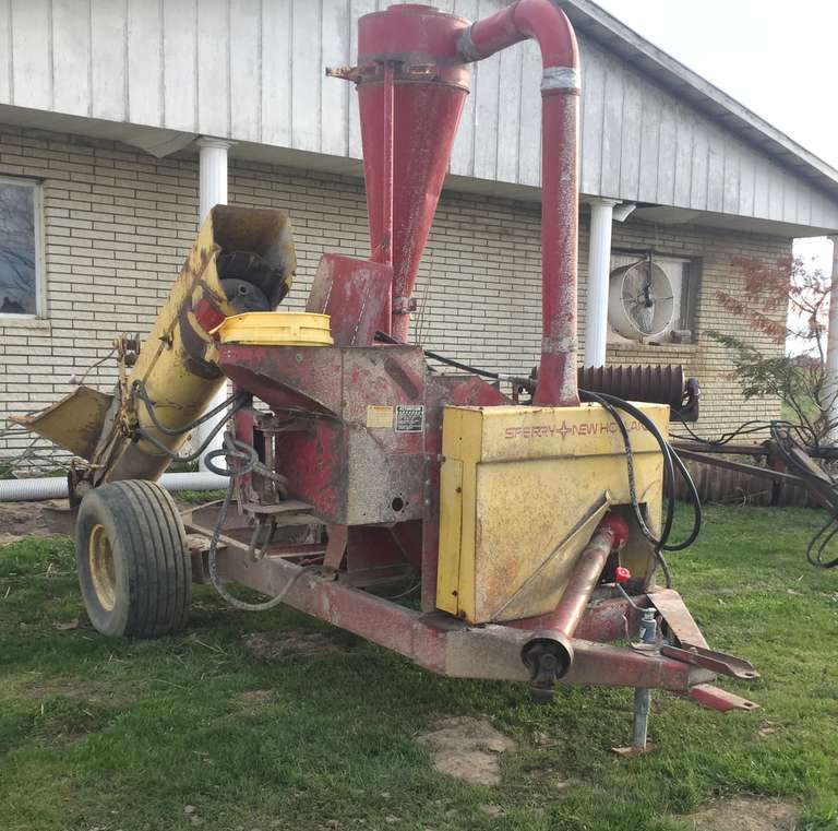 New Holland Grinder, 3-Screens, Will Grind Wet or Dry Corn Quite Fine