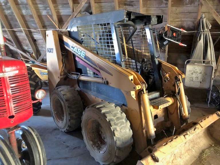 Case 60XT Skid Loader, (Approx. 4400 Hours), Good Condition, Comes with Material Bucket, Works Well, Battery is Getting Weak (Will Need Replaced)