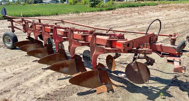 International 720 6-Bottom Plow