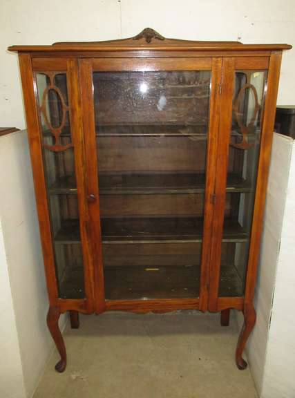 Queen Anne Leg Curio Glass Cabinet with Three Removable Shelves