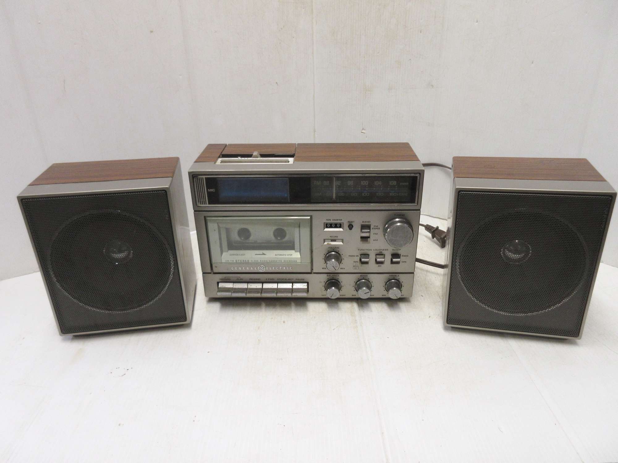 Albrecht Auctions Older GE Clock Radio/Cassette Recorder