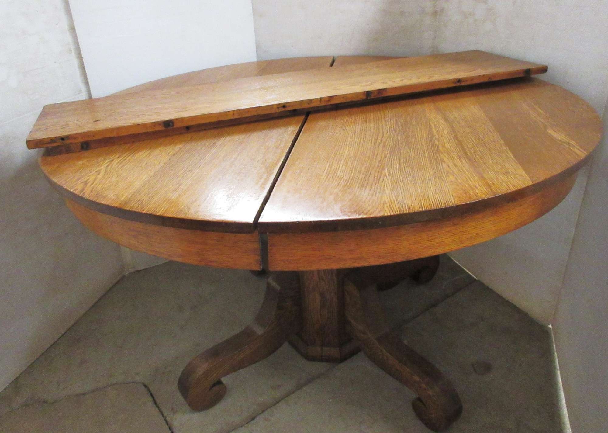 Albrecht Auctions | Antique Dining Room Table with Inserts