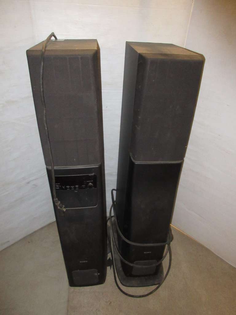 (2) Sony Speakers