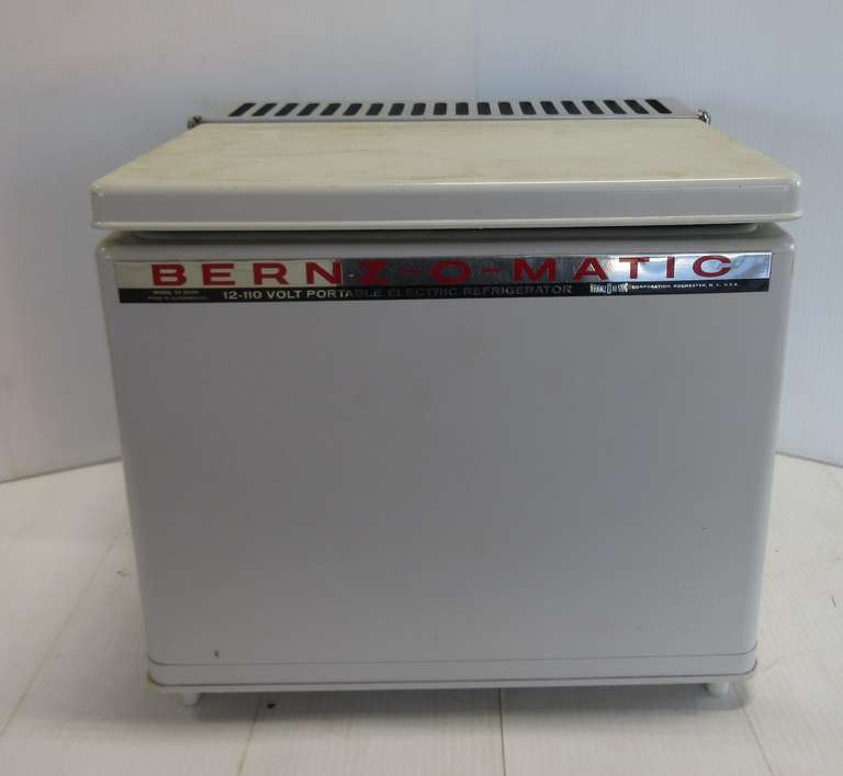 Bernzomatic Mini Fridge with Mini Ice Tray, 110V or 12V