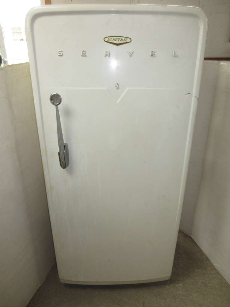 Albrecht Auctions Older Servel Refrigerator