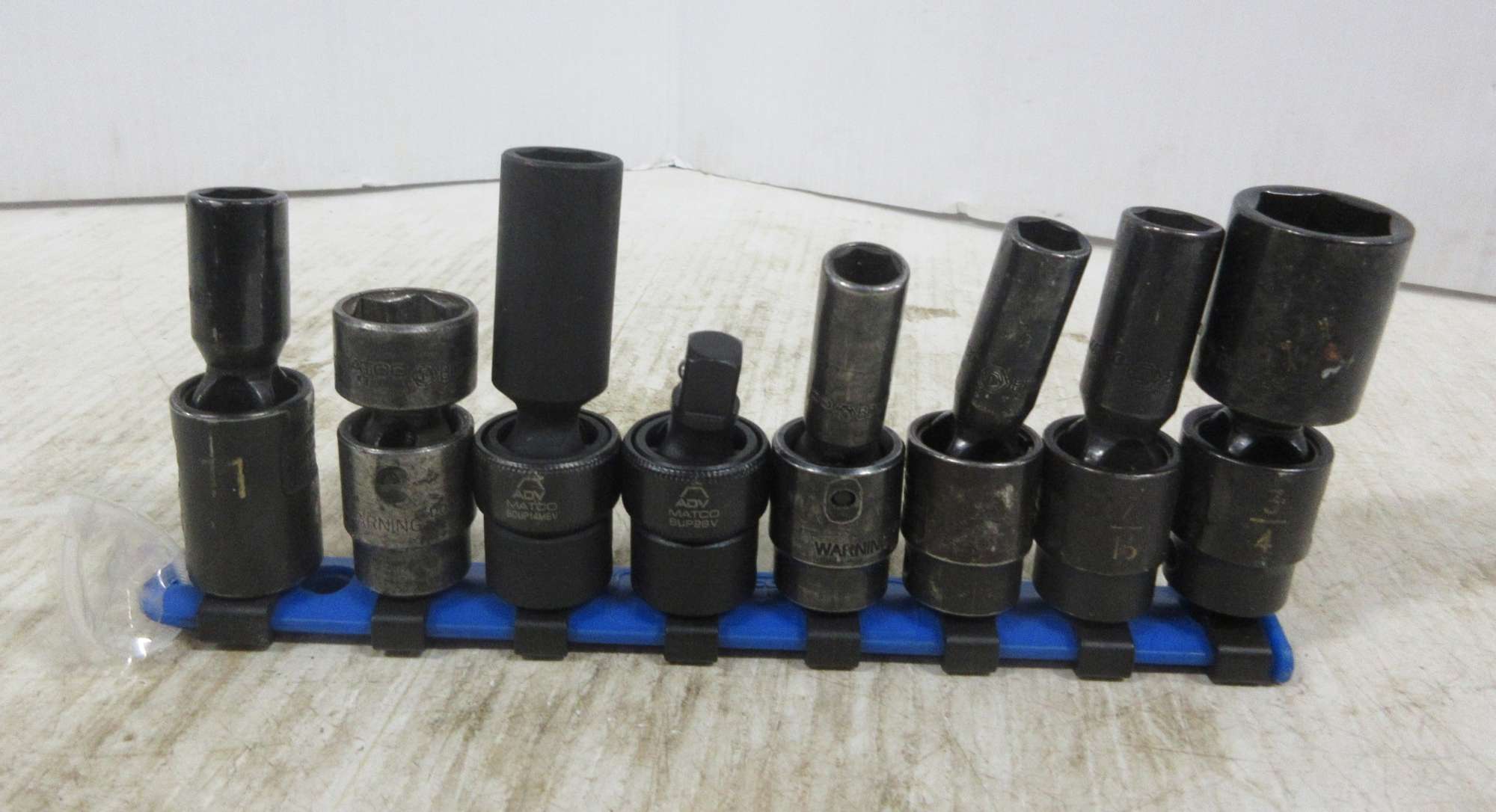 Albrecht Auctions Matco EightPiece Assorted Swivels/Adapters