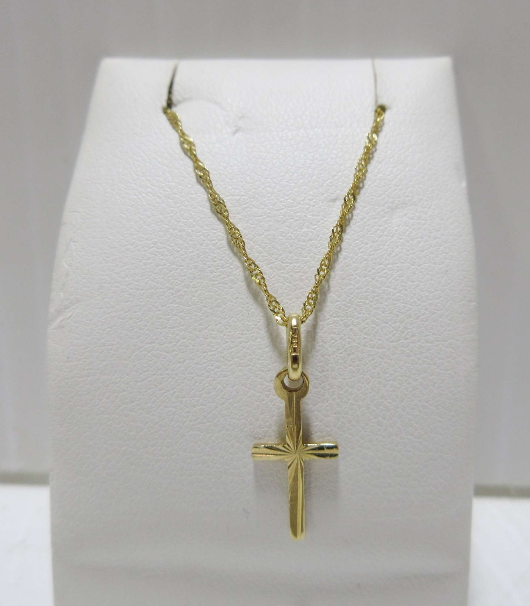 Albrecht Auctions 18K .750 Italian Cross Necklace, Twist Chain