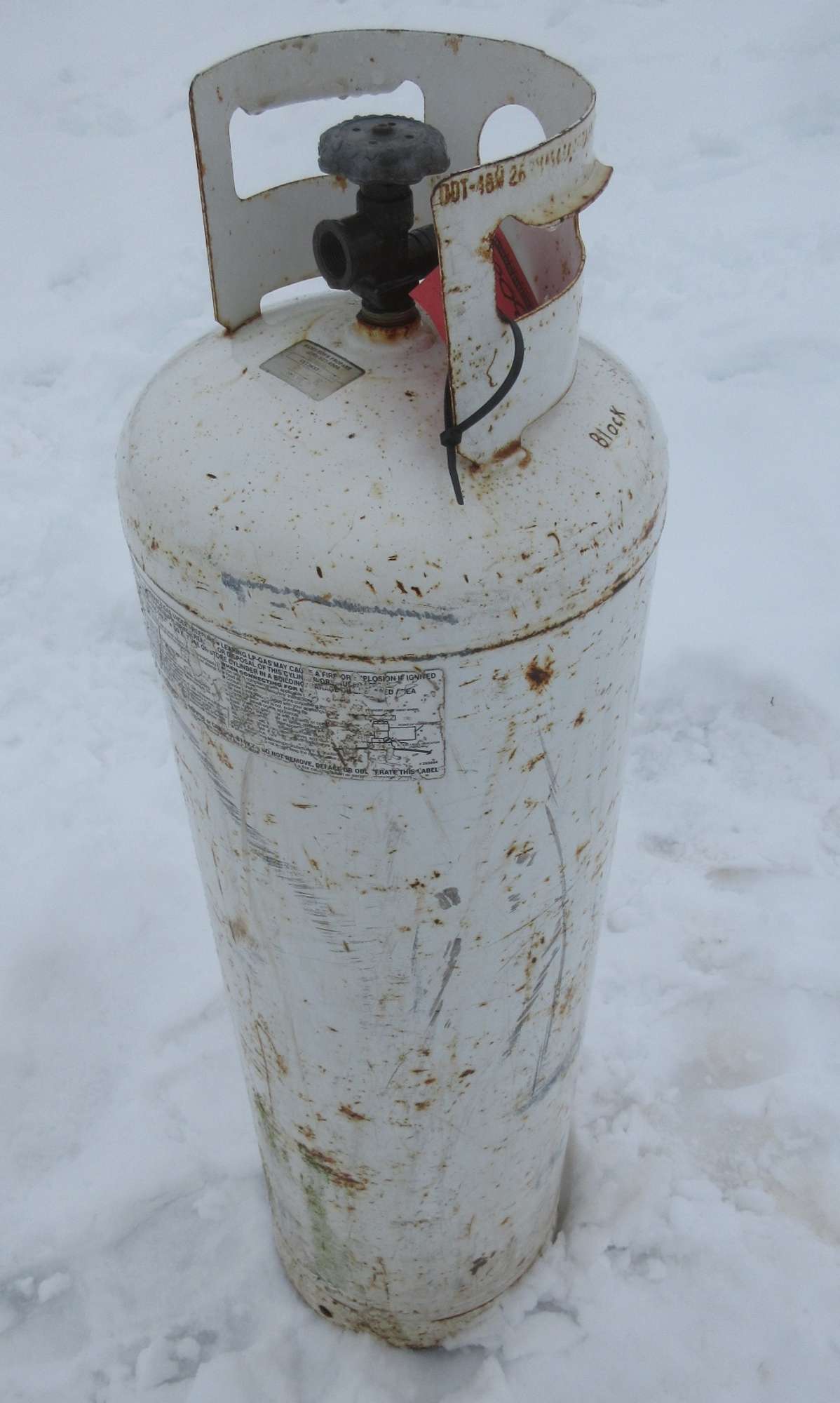 Albrecht Auctions 60 Lb Propane Tank