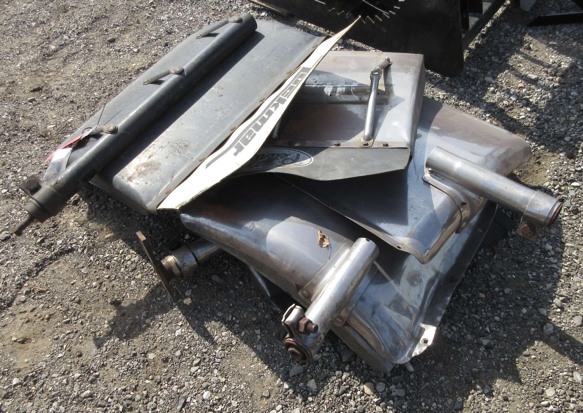 Albrecht Auctions (6) Quarter Fenders