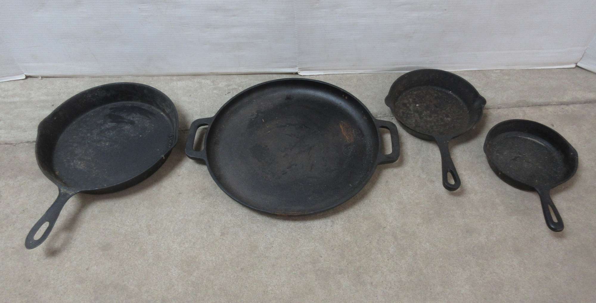 Albrecht Auctions | Cast Iron Pans, Includes: Pizza Pan, Never Used; 10 ...