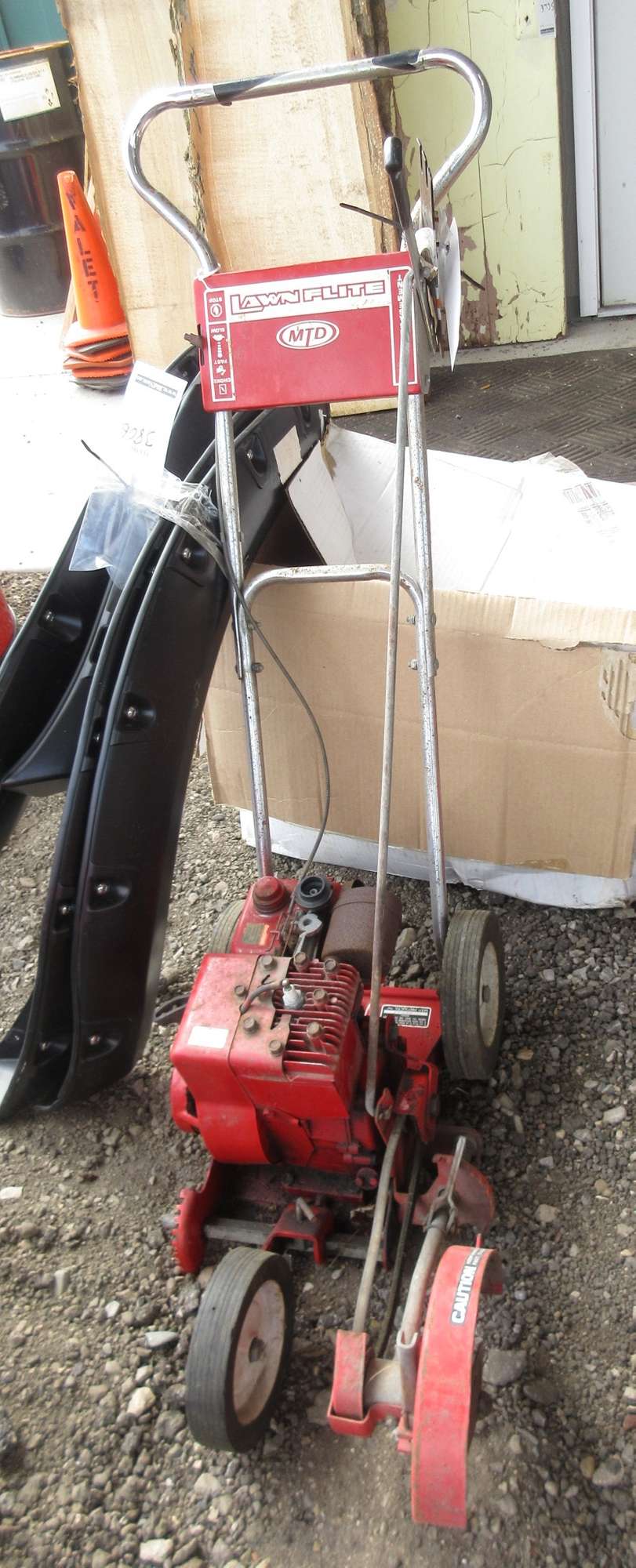 Albrecht Auctions | MTD Lawnflite 2 HP Gas Edger