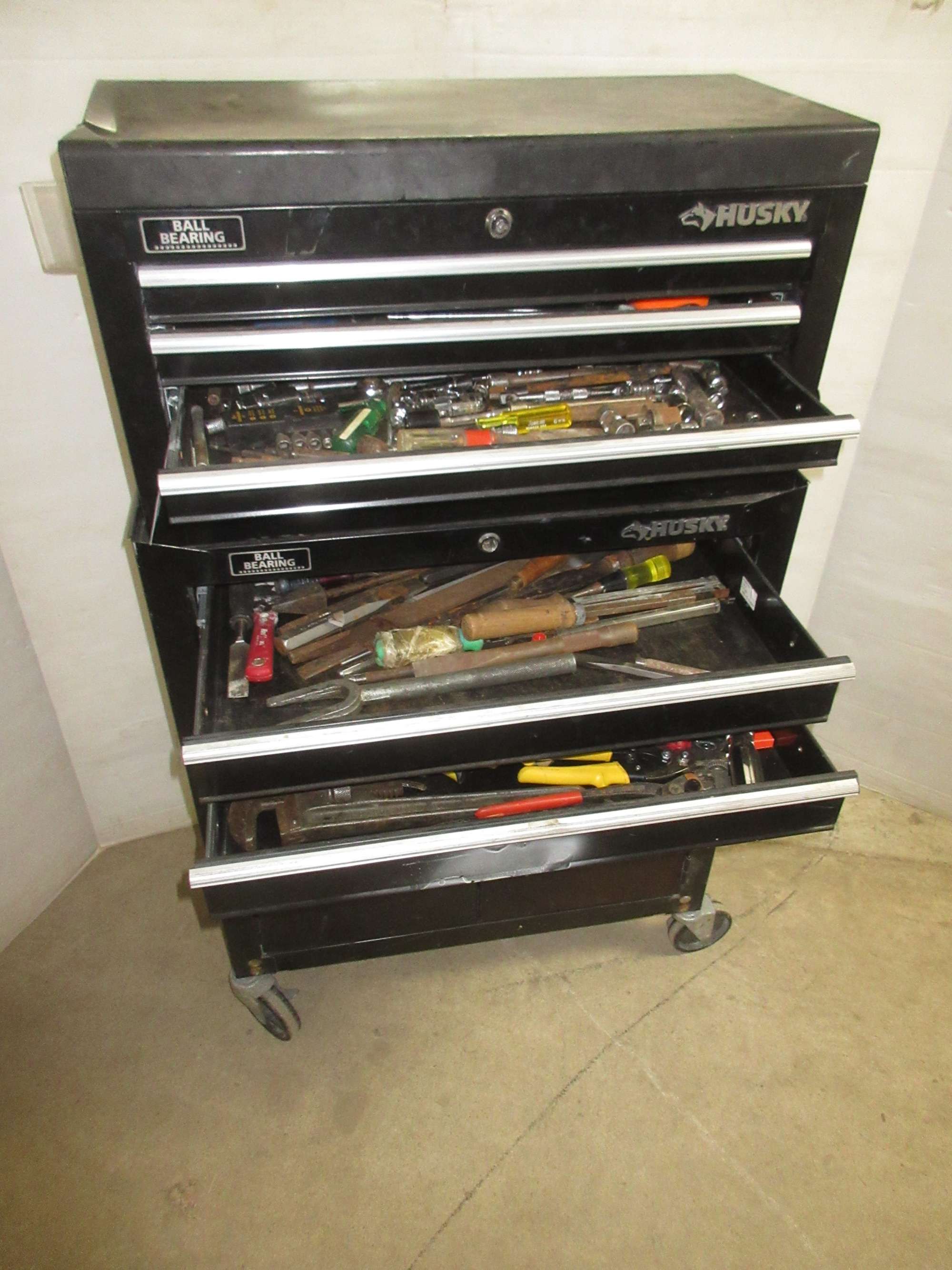 Albrecht Auctions | Husky Rolling Tool Box with Misc. Tools