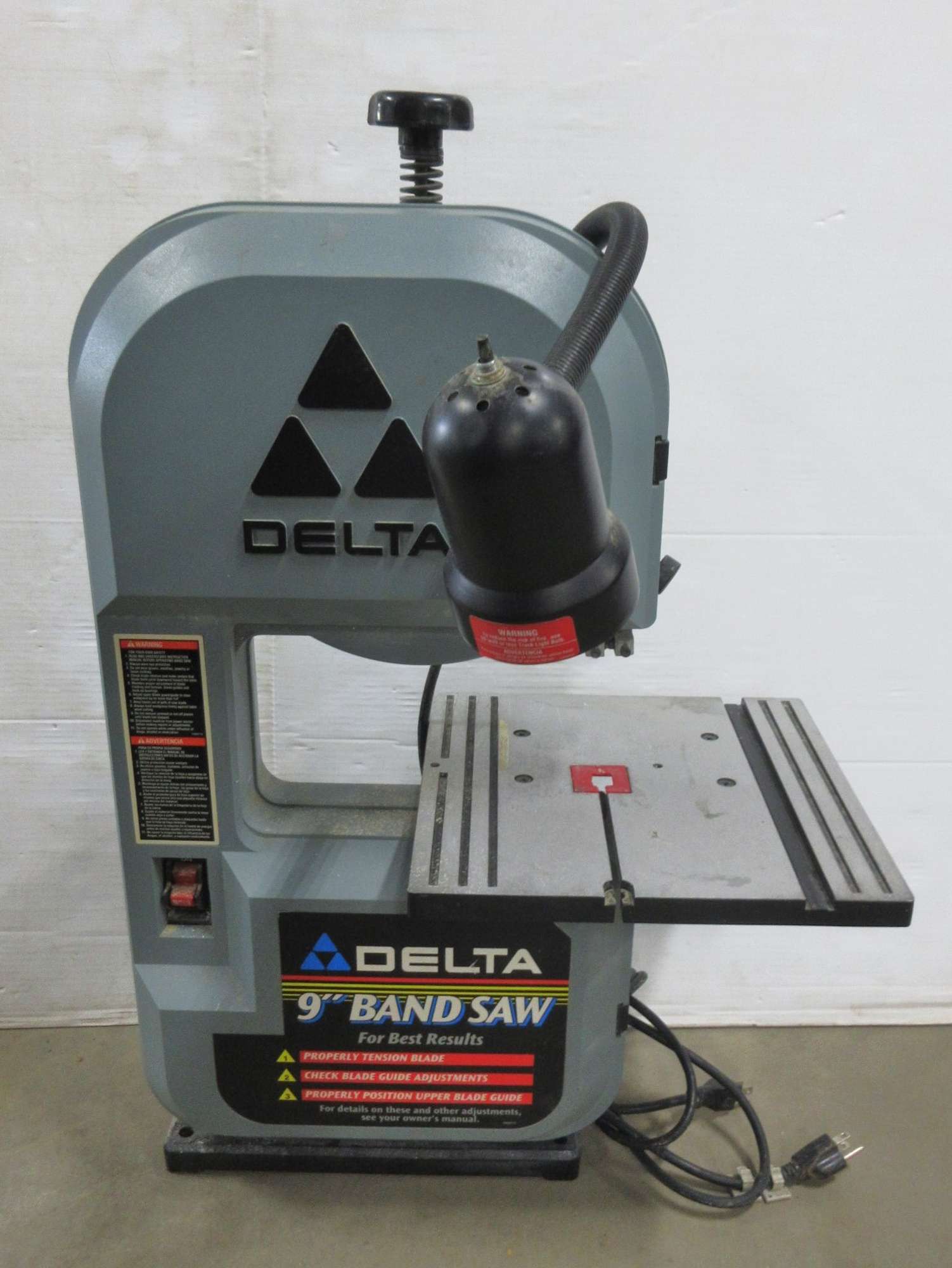 Albrecht Auctions | Delta 9" Band Saw