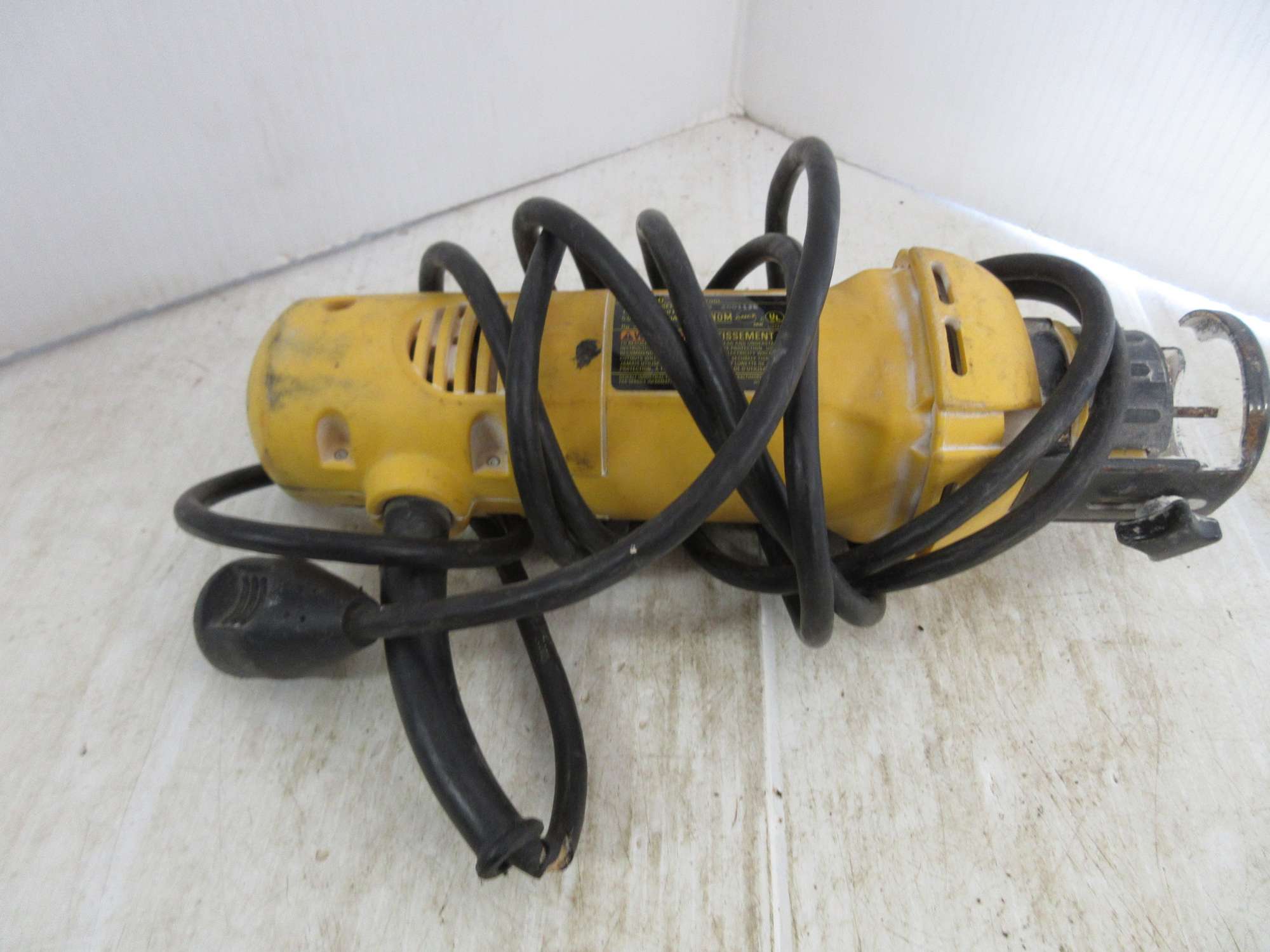 Albrecht Auctions | DeWALT Drywall Cutter