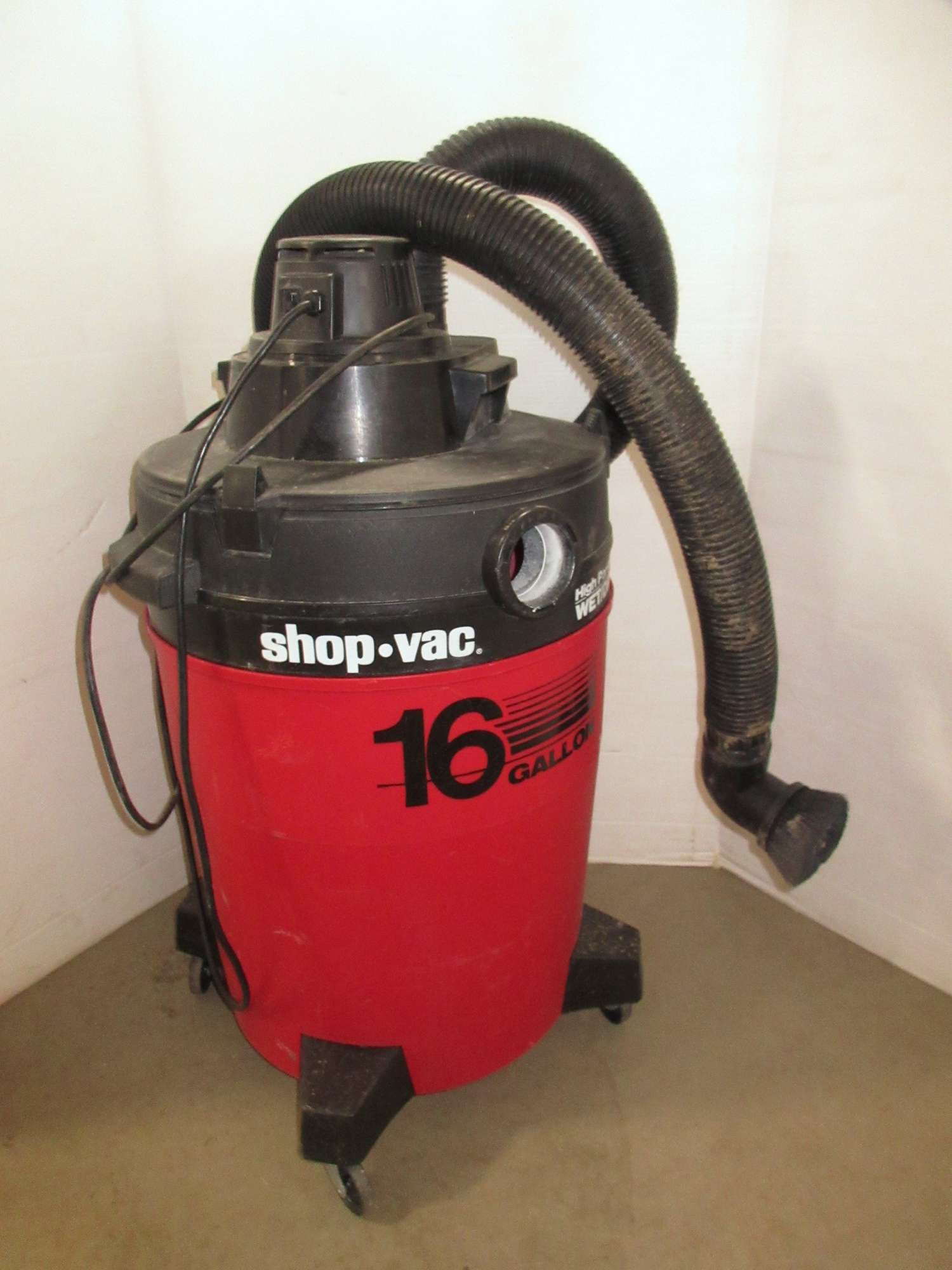 Albrecht Auctions | 16-Gallon Shop Vac