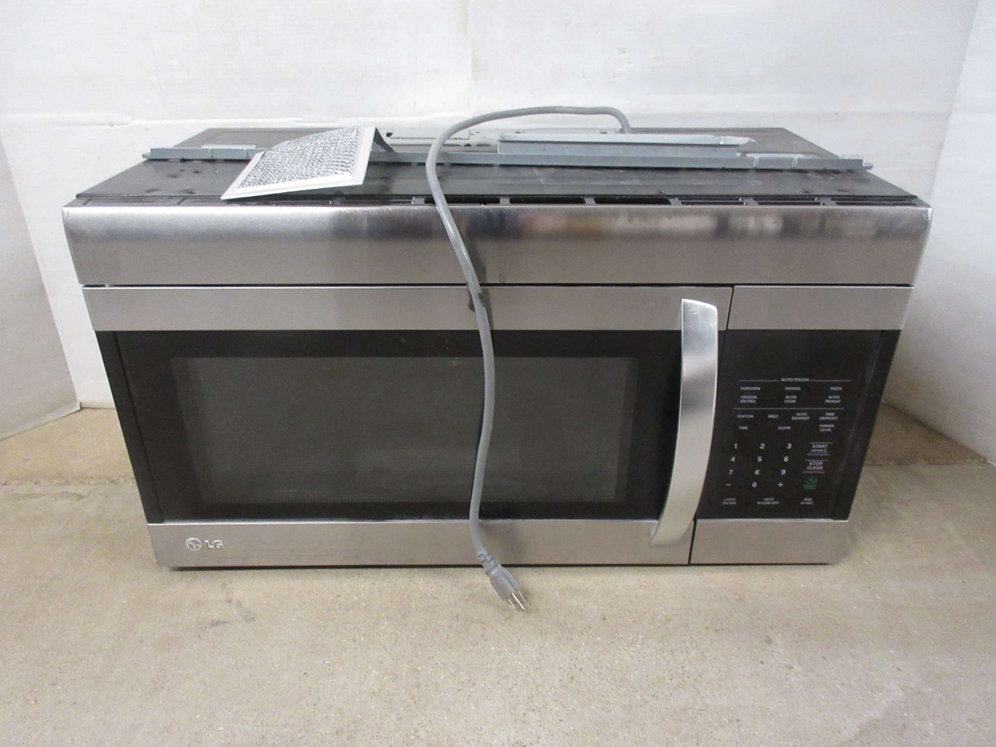 albrecht-auctions-lg-under-cabinet-microwave