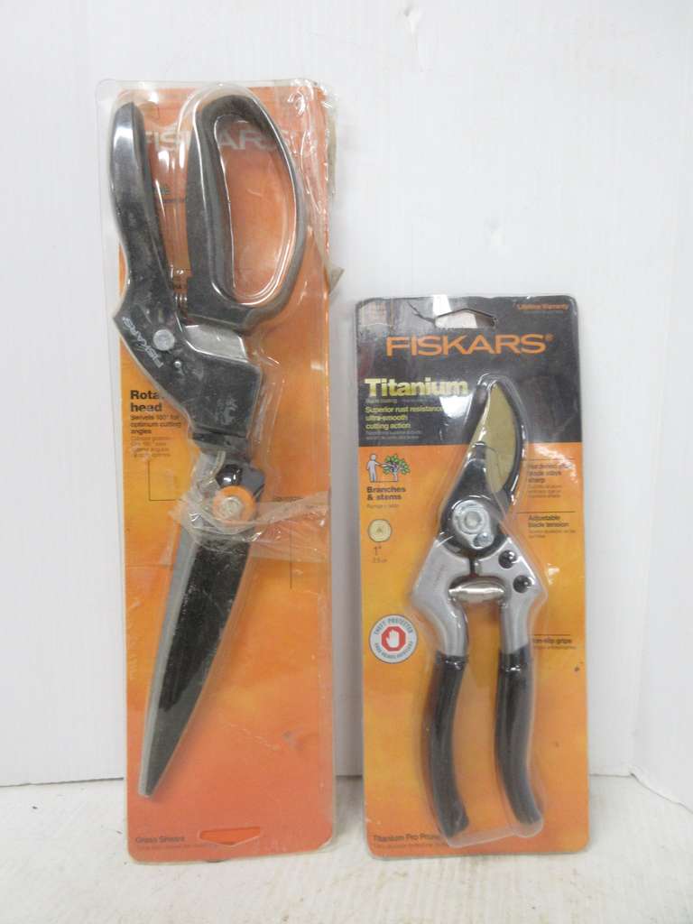 Fiskars Titanium Pruner and Grass Shears