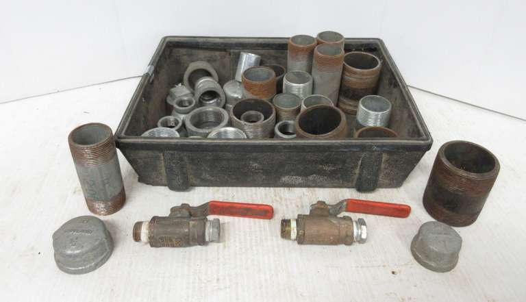 Various Pipe Nipples and Pipe Fittings