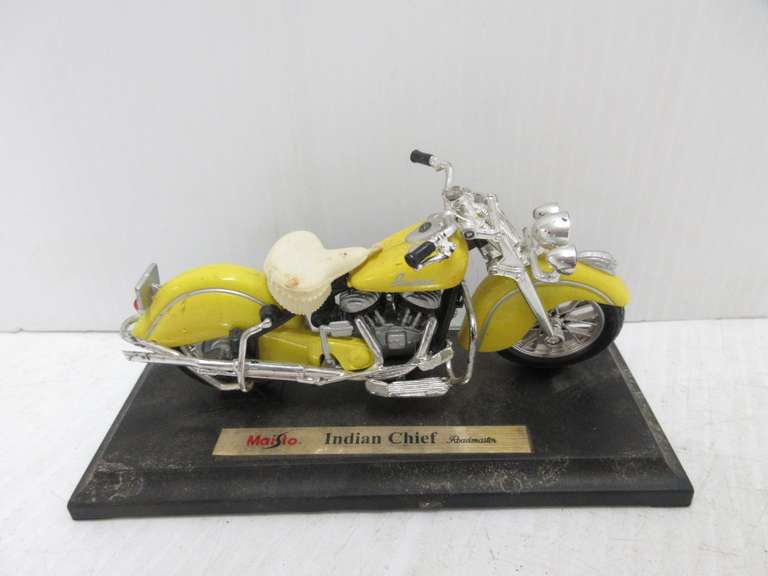 Maisto Indian Chief Roadmaster Model