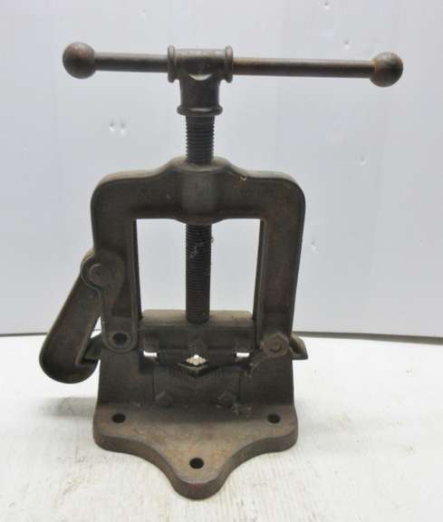 Heavy Duty Reed Manufacturing Co. No. 18 Pipe Vise