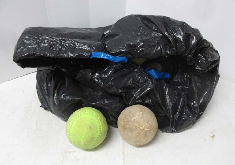 (21) Softballs for Pitching Machine